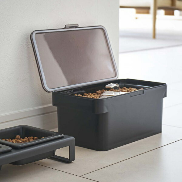 tower 密閉ペットフードストッカー　タワー　1.5kg　ブラック（計量カップ付き）