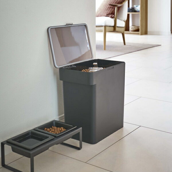 tower 密閉ペットフードストッカー　タワー　6.5kg　ブラック（計量カップ付き）