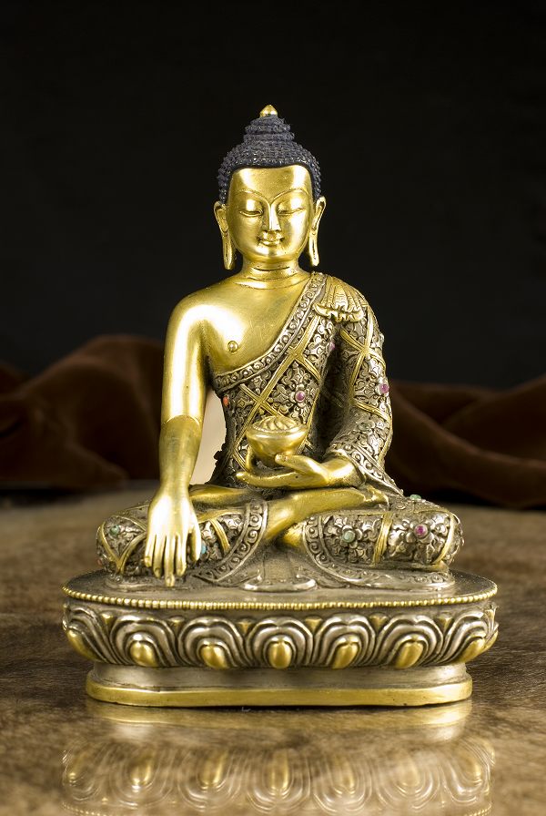 釈迦如来銀製鍍金彫金仕上げ一点もののサムネイル