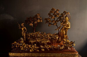 羊を抱く仏陀 銅造鍍金彫金仕上げ