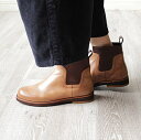 メーカー希望小売価格はメーカーサイトに基づいて掲載していますminan polku(ミナンポルク)round goa boots(ラウンドゴアブーツ) ゆったりとした履き心地のショートブーツ。履き口一周ゴムの仕様で履き心地抜群です。しっかりした底周りですが、EVAソールで軽く仕上げています。 ＊重量290g（24.5cm片足） 素材cow leather 実寸サイズヒール約3cm 生産国バングラディッシュ モデル身長164cm サイズ39着用 注意点▼お取り扱い前に、商品付属タグの記載もご確認下さい。 ▼モニターの発色の具合によって実際のものと色が異なる場合がございます。 　　