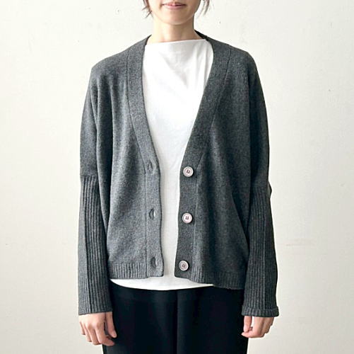 樂天商城 - mao made(マオメイド)　コンパクトVネックカーディガン