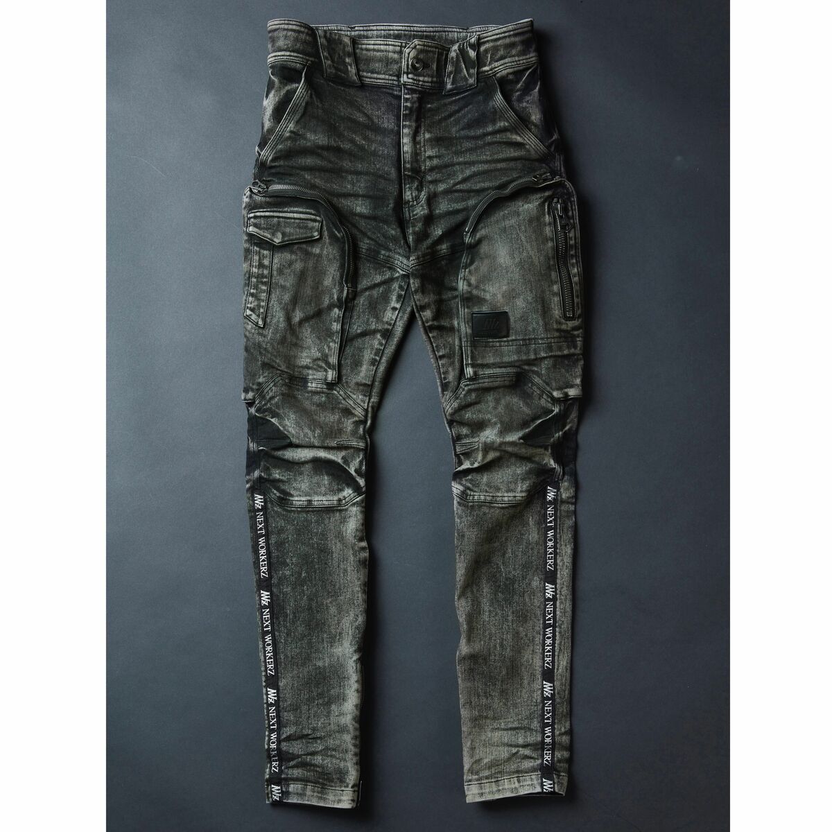 【超数量限定】NEXTWORKERZ NWZ デニムパンツ 限定モデル ネクストワーカーズ カーキ ブラックデニムにカーキカラーをMIXしたような特殊な風合いを実現。他に類を見ない新カラー提案です。 ※実店舗にて同時販売中につき、同タイミングで売り切れる場合もございます。ご了承下さい。希少性は勿論、「価値ある逸品」を追い求める本物のマニアックユーザーなら、必ず手に入れたい至極のワークウェアです。 2