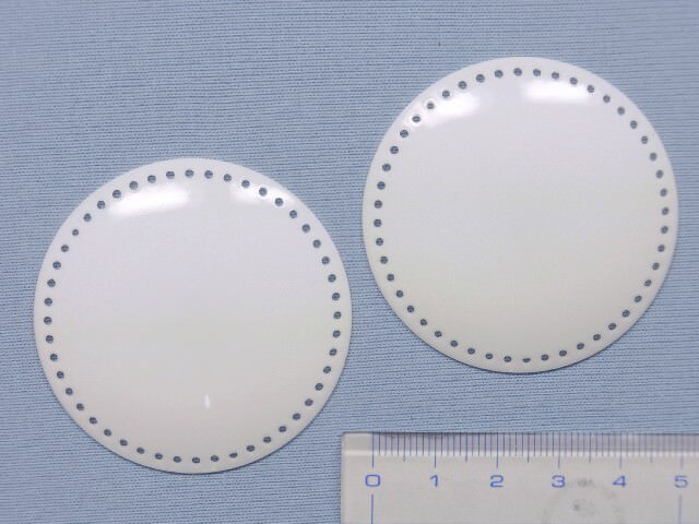 プラくるみボタン(50mm 縁穴）2個入