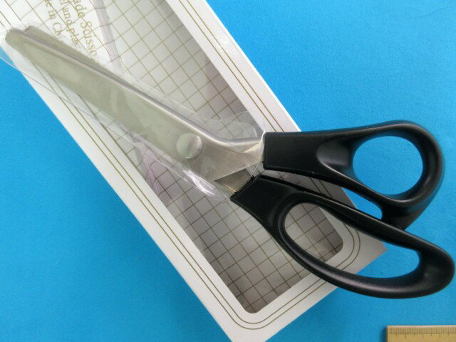 ピンキングハサミ