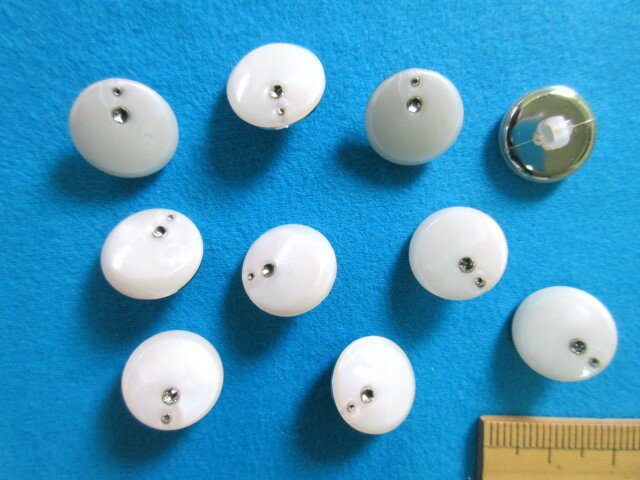 プラメタルボタン（13mm）白×銀