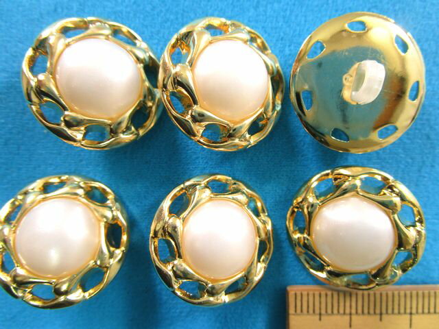 プラメタルボタン（20mm）金×オフ白