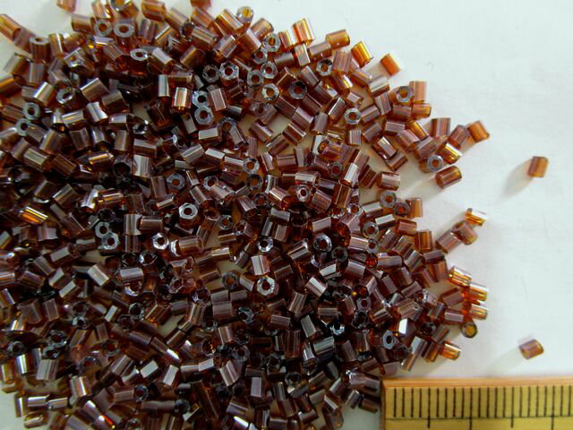 ガラス竹ビーズ(2mm×2mm)茶