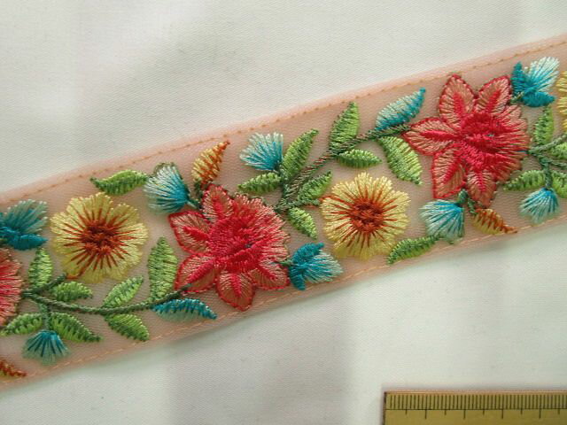 インド刺繍リボン（4.5cm幅 1m）ピンクベージュ×ピンク系×薄イエロー