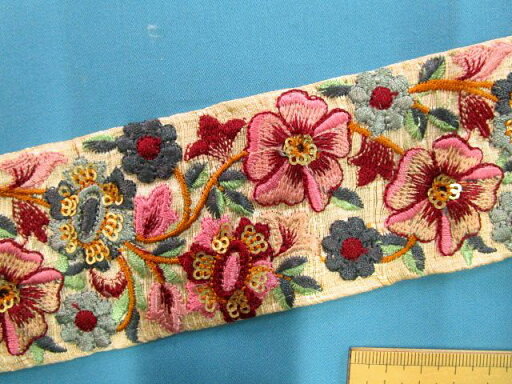 インド刺繍リボン(6cm幅 1m)ベージュ×ピンク系×グレー系 インド刺繍リボン(6cm幅 1m)ベージュ×ピンク系×グレー系