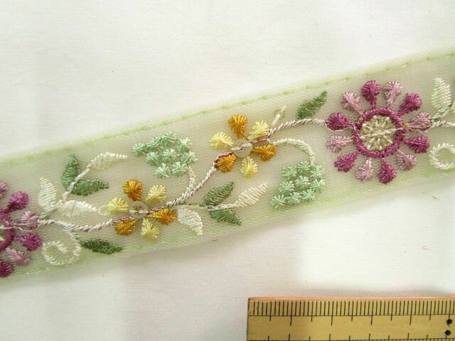 インド刺繍リボン（3.1cm幅　1m）薄グリン系×紫系×オフ白
