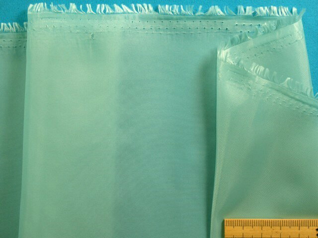 在庫処分ポリエステル裏地薄グリン（120cm幅　2mカット）