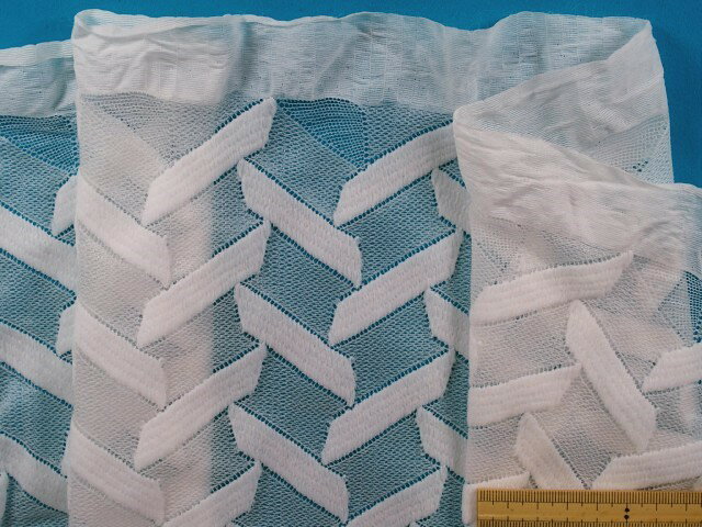 在庫処分・大幅値下げストレッチレース生地オフ白（120cm幅　1．5m）