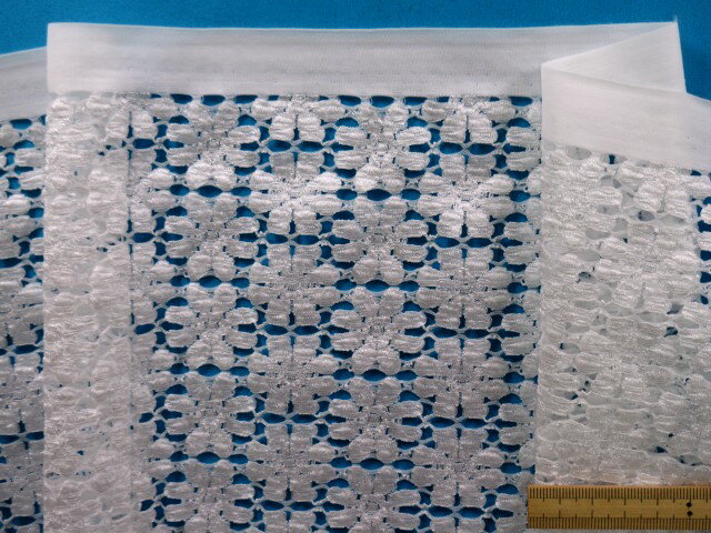 ストレッチレース生地花・オフ白（光沢有り）（150cm幅　1．5m）