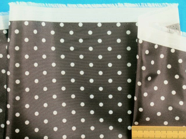 在庫処分プリントポリエステル裏地水玉グレー×オフ白（145cm幅　1．5mカット）