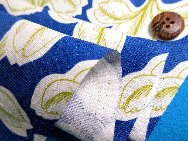綿プリントオックス生地葉・ブルー×渋イエロー系（110cm幅　2m）