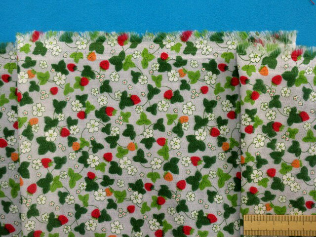 綿ダブルガーゼ生地イチゴグレー×赤（110cm幅 1m）