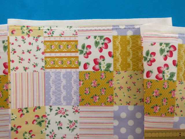 綿プリントオックス生地イチゴ/ドット・オフ白×カラシ（110cm幅 2m）