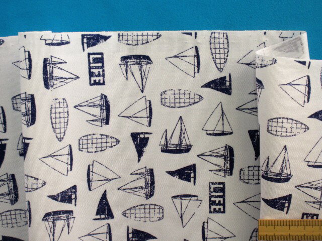 綿プリントオックス生地ヨット・オフ白×紺（110cm幅　2m）