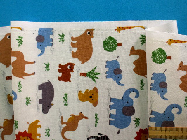 綿プリント生地動物・オフ白（110cm幅　2m）