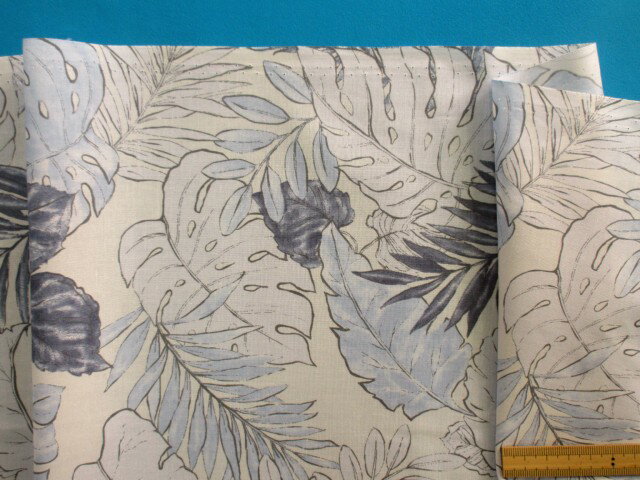 綿プリント生地葉・薄アイボリー×水（105cm幅　2m）