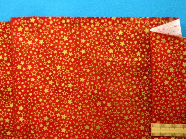 綿プリント生地（ROBERT KAUFMAN）星・赤×金（105cm幅　2m）