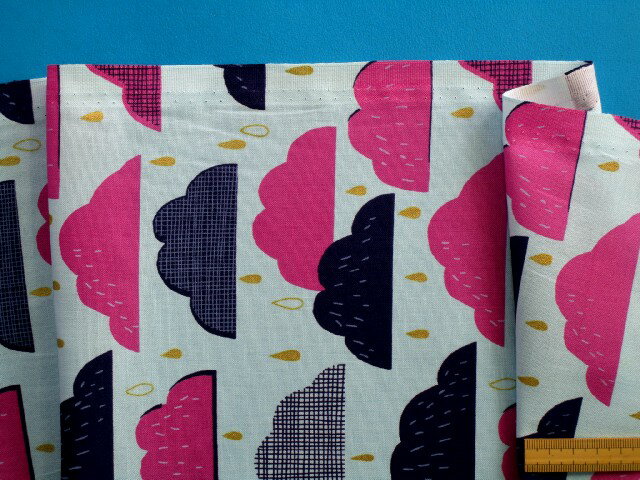 綿プリント生地山・水×濃ピンク×金（105cm幅　2m）