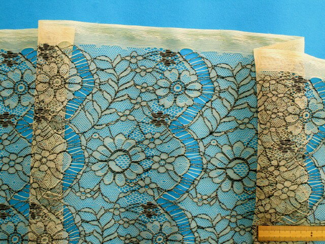 ラッセルレース生地花・イエローベージュ（140cm幅　1．5m）