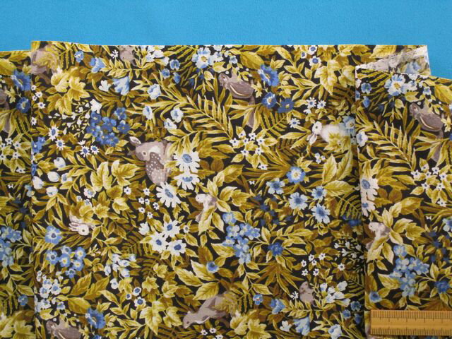 綿プリント生地花/動物・黒×カラシ系×ブルー（105cm幅　2m）