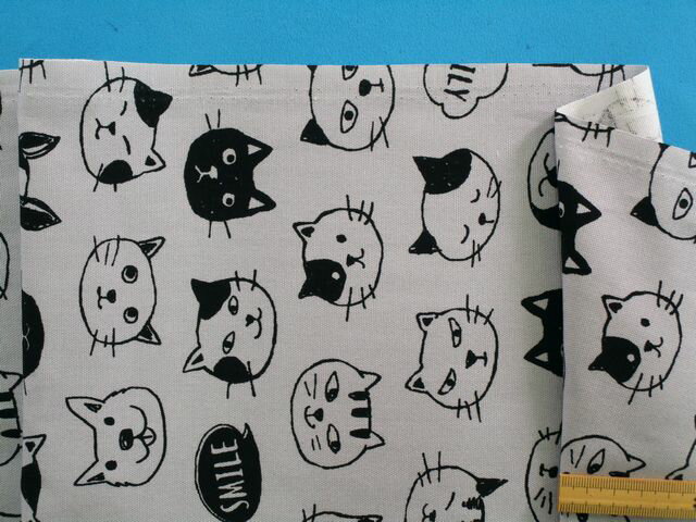 綿プリントオックス生地ネコ・グレー×黒（110cm幅　1m）