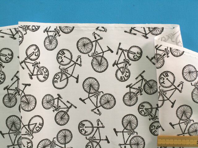 綿プリント生地自転車・オフ白×黒（110cm幅　2m）