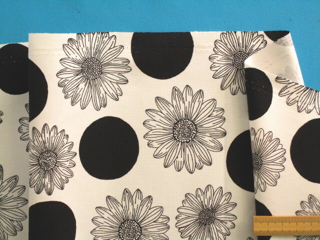 綿プリントオックス生地花/水玉・オフ白×黒””（110cm幅　1m）
