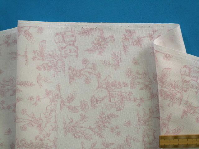 綿プリントオックス生地動物/植物・オフ白×ピンク系（110cm幅　1m）