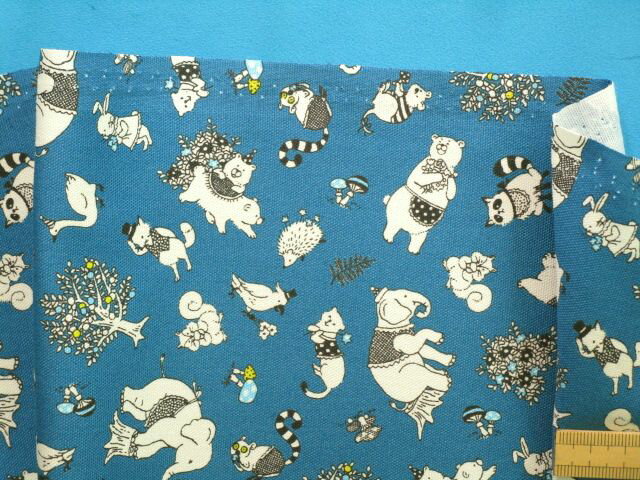 綿プリントオックス生地動物・ブルー系（110cm幅　1m）