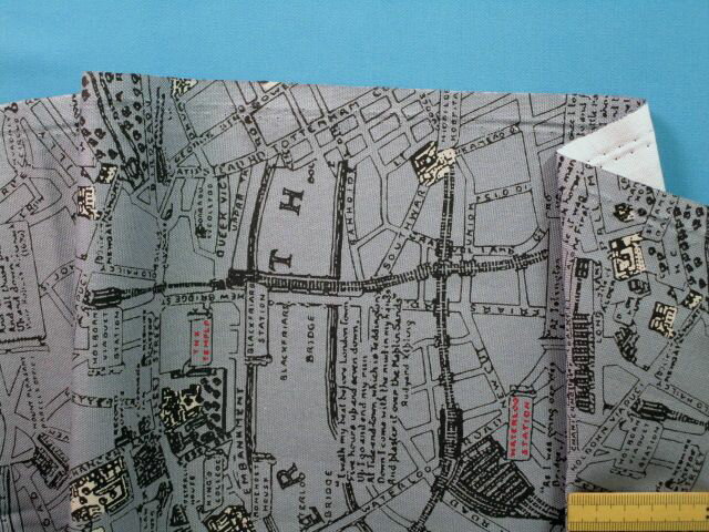 綿プリントオックス生地地図・グレー×黒（110cm幅　1m）