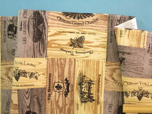 綿プリントオックス生地ワイン木箱・イエローベージュ×薄茶（110cm幅　1m）