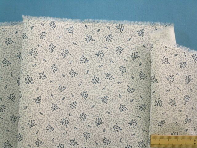 綿プリント生地小花・薄ベージュ×紺（110cm幅　2m）のサムネイル