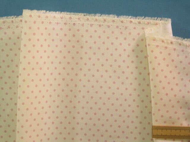 綿プリント生地（やや厚）水玉・クリーム×ピンク系（110cm幅　2m）のサムネイル