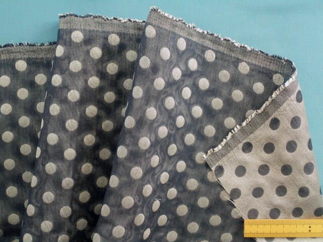 ポリエステルジャガード生地水玉・紺×薄グレー（135cm幅　1．5m）のサムネイル