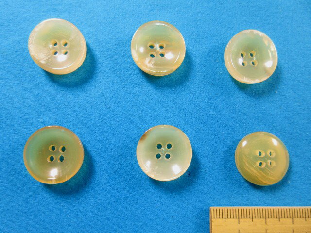 在庫処分水牛ボタン（20mm） ベージュ系