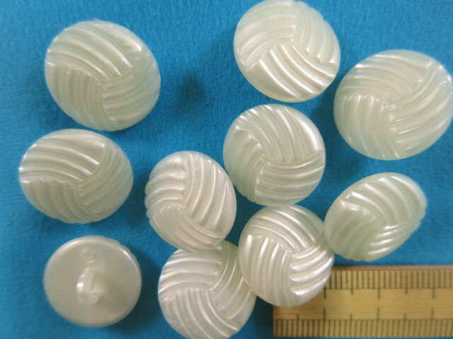 プラボタン（18mm）オフ白