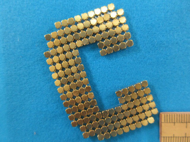 アルファベットメタルワッペン金　小　C
