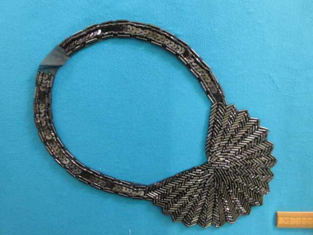 ビーズスパンコールモチーフメタル黒（1枚入）