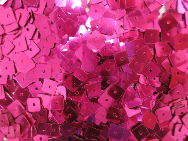 スパンコール　四角7mm（100g）メタル濃ピンク