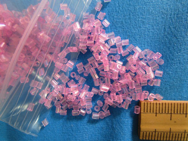 ガラス竹ビーズ(2mm)ピンク