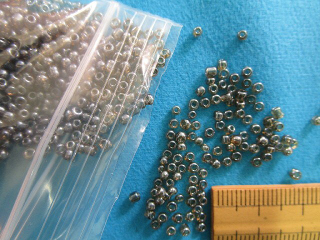ガラス丸ビーズ(2mm)茶グレー