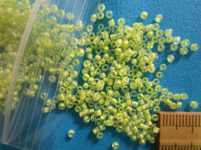 ガラス丸ビーズ(2mm)イエロー