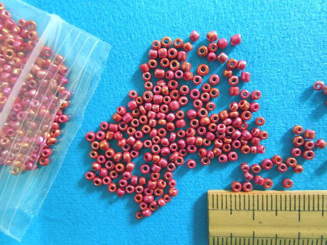 ガラス丸ビーズ(2mm)オーロラ渋赤