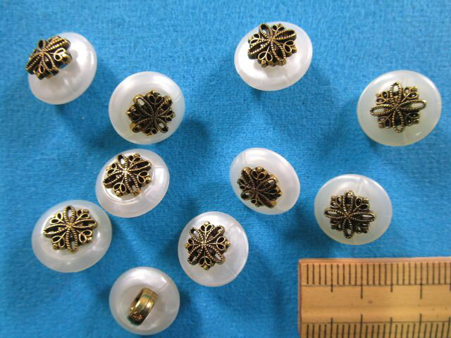 プラメタルボタン（11.5mm）オフ白×渋金