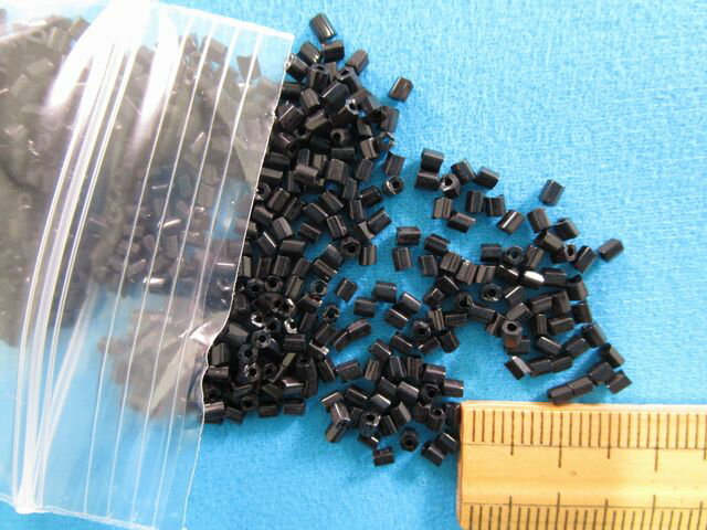 ガラス竹ビーズ(2mm×2mm)黒